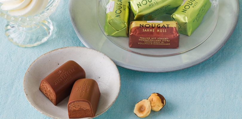 Nougat Nuss Klassiker angerichtet auf einem großen und einem kleinen Teller